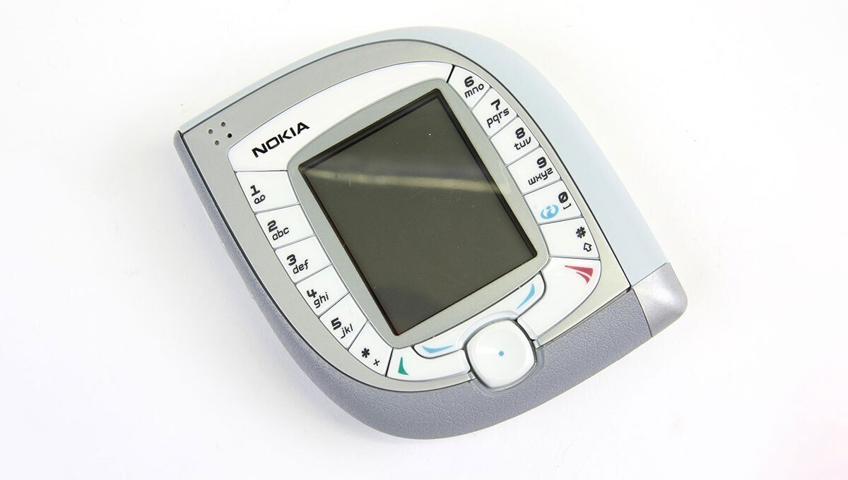 نوکیا ۷۶۰۰؛ گوشی انقلابی با طراحی قطره اشک که دنیای موبایل را در سال ۲۰۰۳ متحول کرد